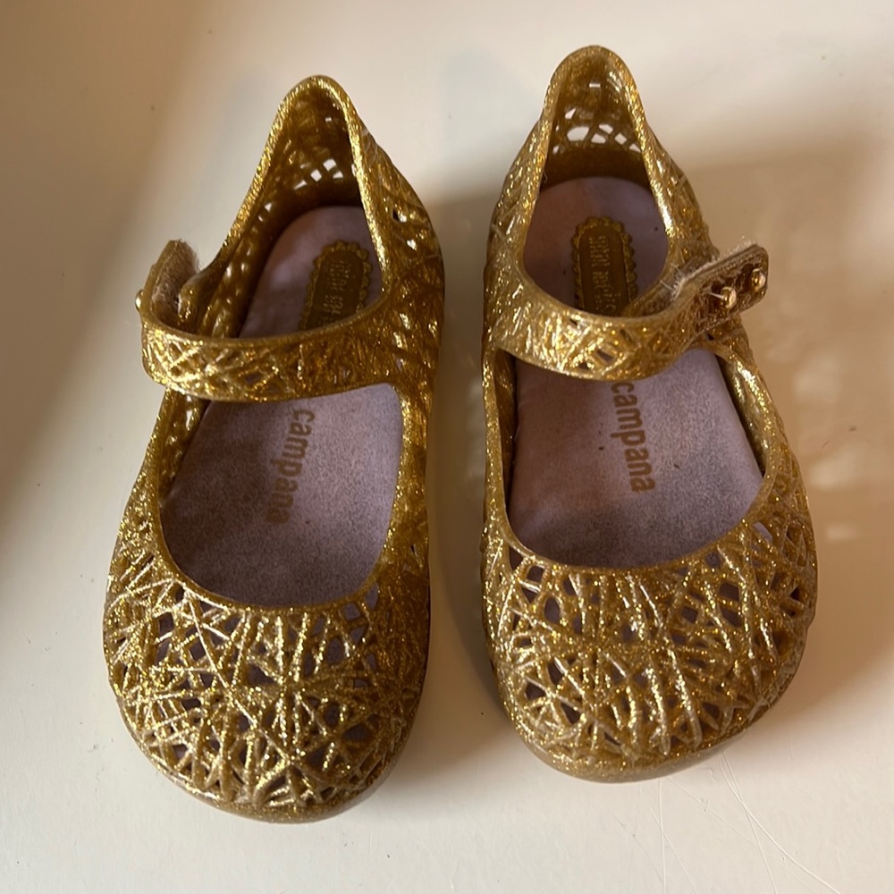 Mini Melissa + Campana Zig Zag Shoe, Glittery Gold, Size 6 (Run Small)